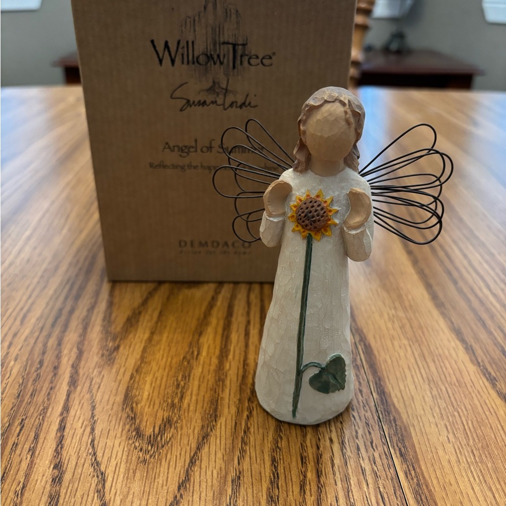 Willow Tree Angel of the Heart figurine